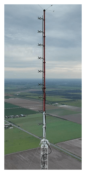 Image of the antenna on top of the tower